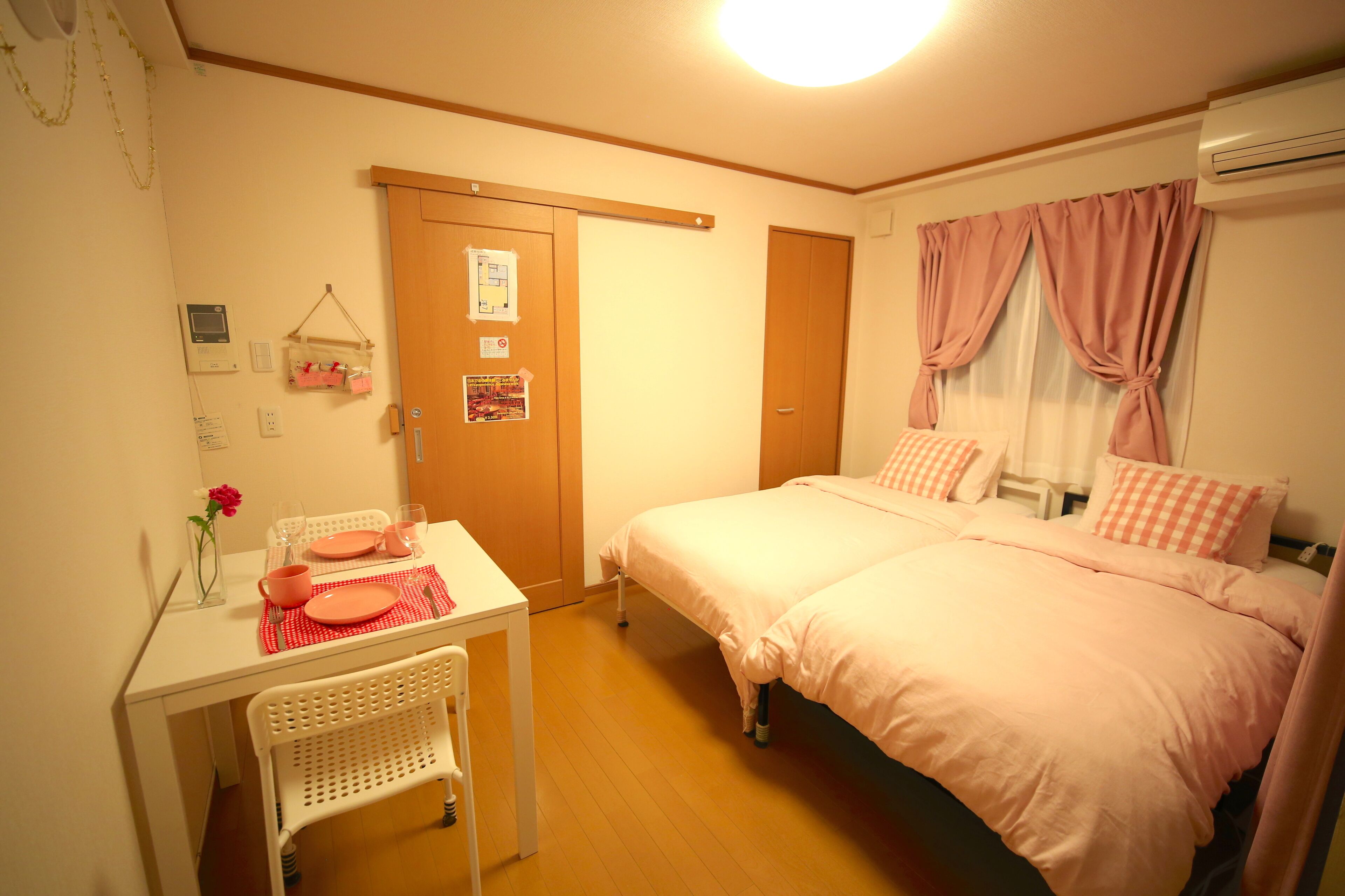 Standard Room | Desk, iron/ironing board, WiFi (free)