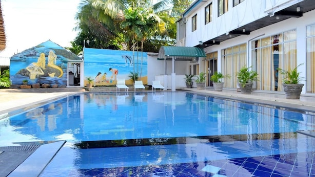 Innendørsbasseng
