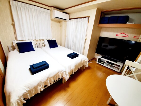 Standard Room | Desk, iron/ironing board, free WiFi - Hosei Apartment 101 (Kobe)