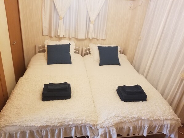 Quarto standard | Escrivaninha, ferros/tábuas de passar roupa, Wi-Fi de cortesia