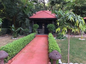 Exterior - Jungle Leela Resort (Ramnagar)