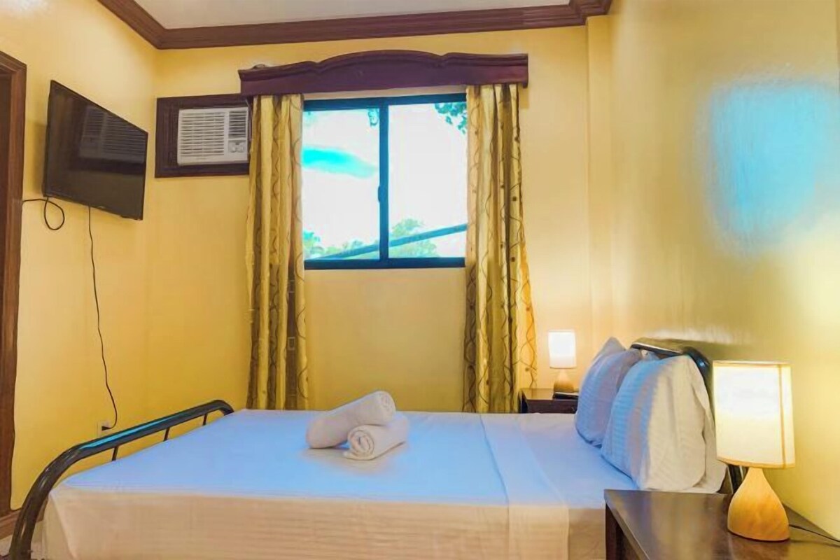 Free WiFi, individually furnished, bed sheets