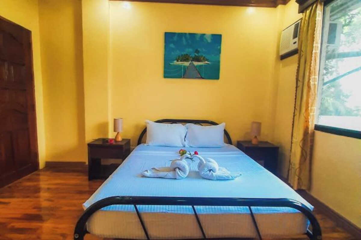 WiFi (free), individually furnished, bed sheets