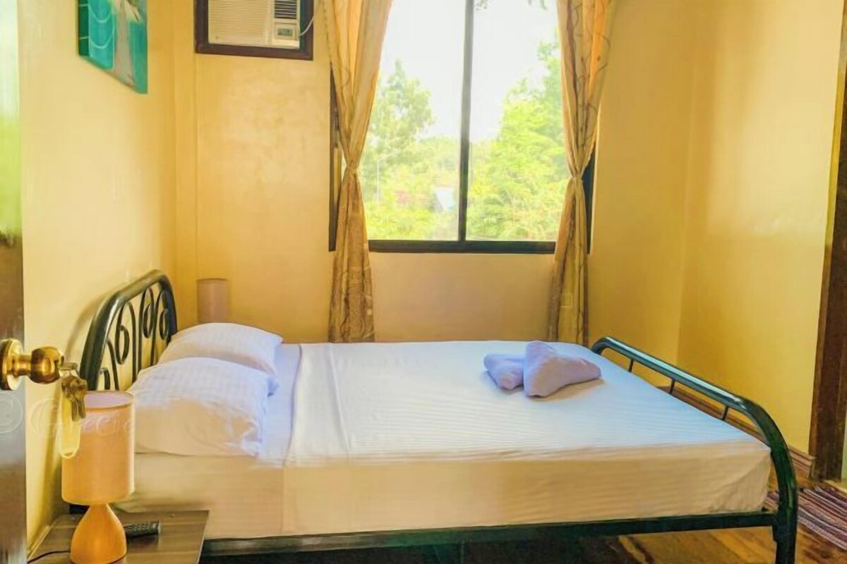Wifi gratis, muebles diferentes y ropa de cama 