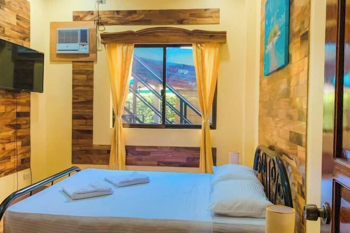 WiFi (free), individually furnished, bed sheets