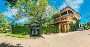 Free self parking - Mabini Hotel (Mambajao)