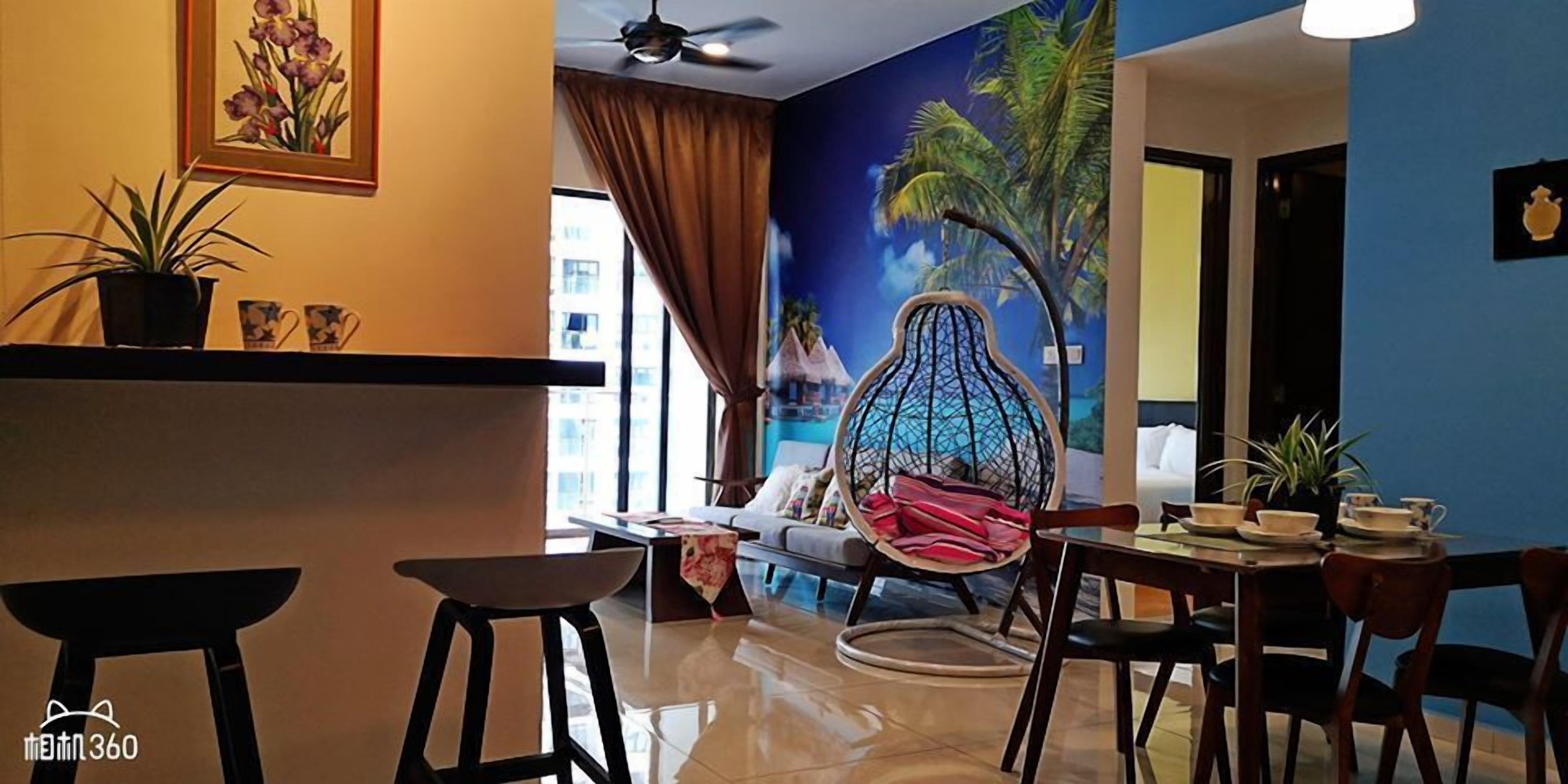 Apartamento família, 2 quartos | Área de estar | TV de tela plana