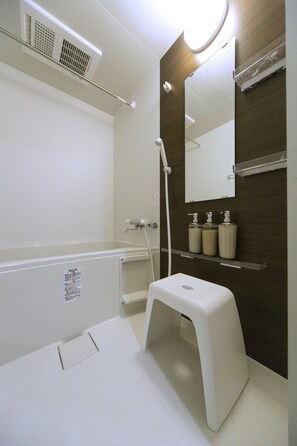 Apartamento (Nestle Tokyo Duplex Itabashi 02) | Banheiro | Banheira e chuveiro separados, produtos de toalete grátis