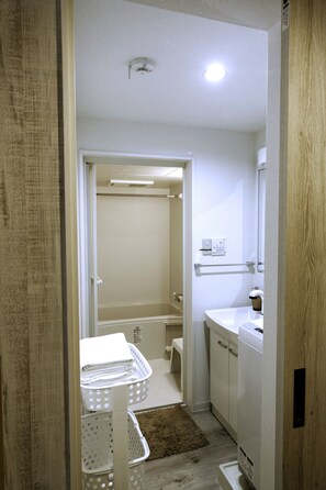 Nestle Tokyo Duplex Itabashi 02 | Bathroom | Separate bathtub and shower, free toiletries, hair dryer, slippers - Nestle Tokyo Duplex Itabashi 02 (Tokyo)