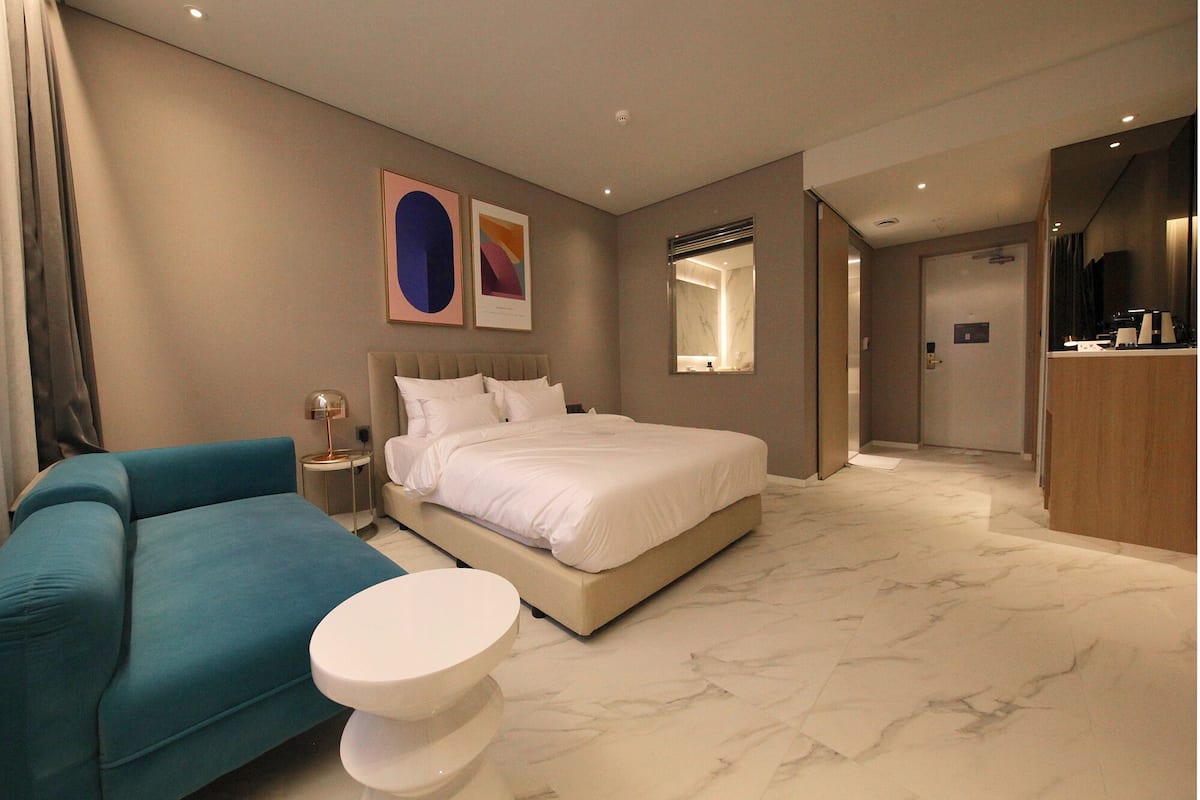 Suite | เครื่องนอนระดับพรีเมียม, ตู้นิรภัยในห้องพัก, ผ้าม่านกันแสง