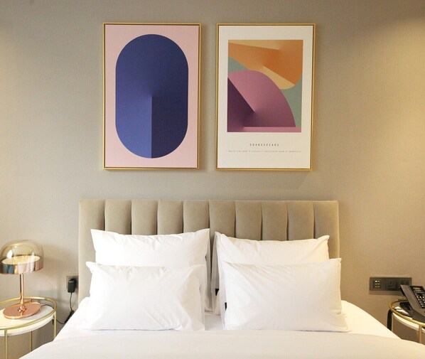 Suite | Peralatan tempat tidur premium, peti besi dalam bilik 