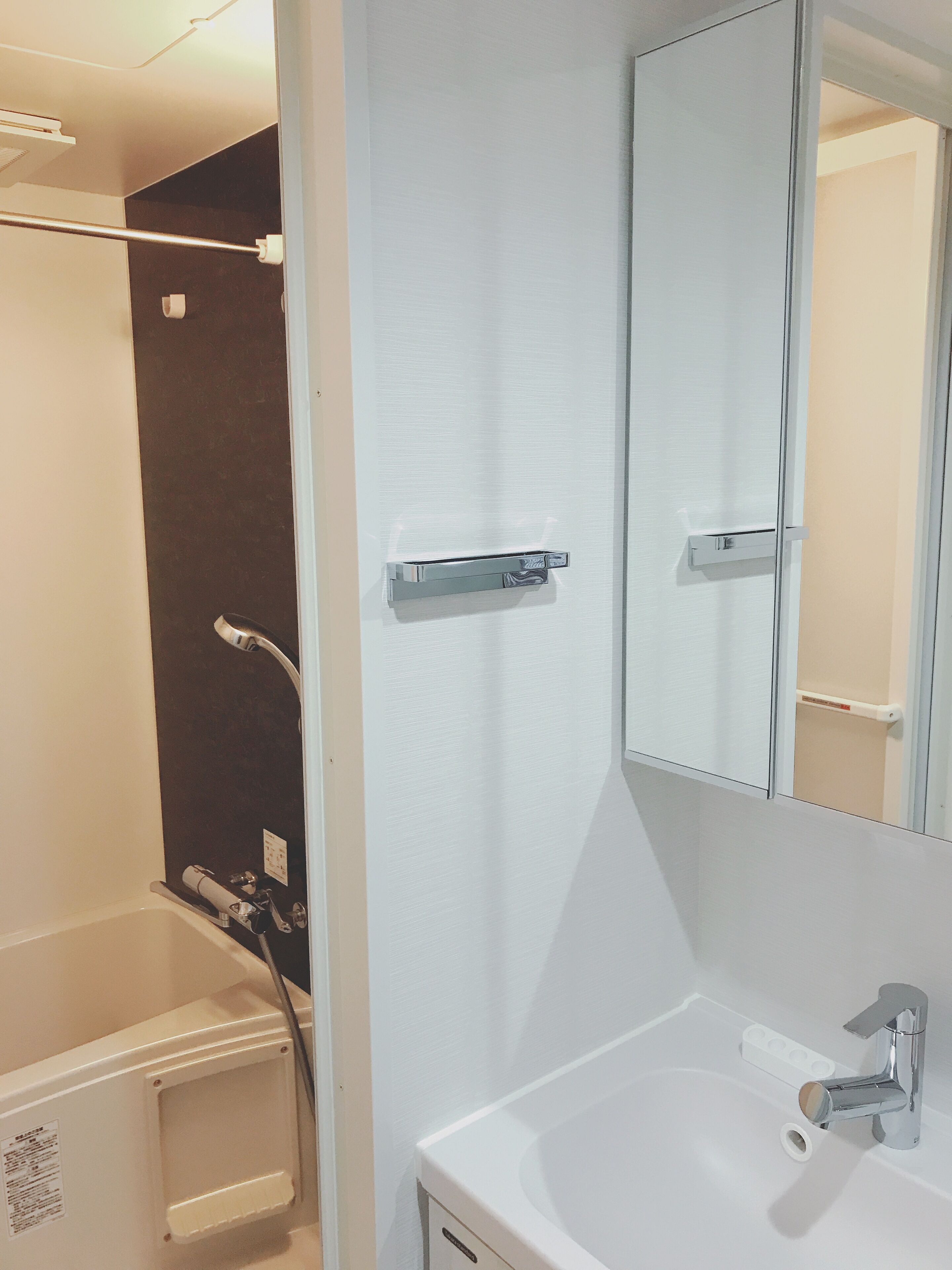 Chambre (Nestay inn Tokyo Otsuka 102) | Salle de bain | Baignoire et douche séparées, articles de toilette gratuits