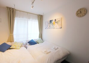 Nestay inn Tokyo Otsuka 102 | Desk, free WiFi