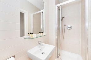 Een bad/douchecombinatie