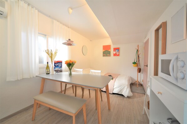 301 Room | In-room dining