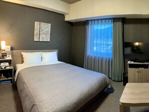 A hotel room with a large bed, a flat-screen TV, a bedside table, a lamp, and a window with curtains. - Hotel Route Inn Chiba Newtown Chuo Ekimae-Naritakuko akusesusen (Inzai)