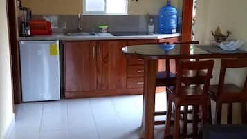 Standard Condo | Private kitchen | Cookware/dishes/utensils
