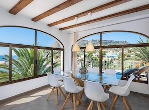 Dining - Villa Jaconne - PlusHolidays (Calpe)