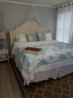 4 bedrooms, desk, iron/ironing board, travel crib