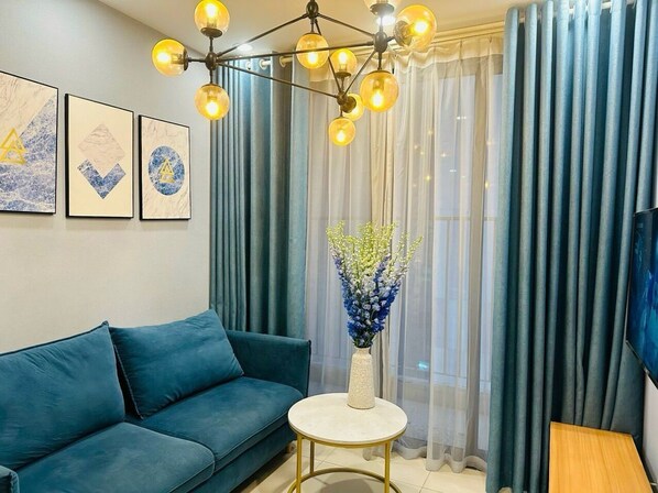 City Apartment, 2 Bedrooms | Living area