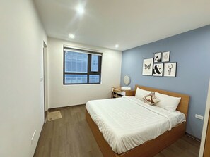 City-Apartment, 3 Schlafzimmer | Schreibtisch, laptopgeeigneter Arbeitsplatz, Verdunkelungsvorhänge