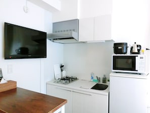 Zimmer (Nestay inn Tokyo Otsuka 302) | Eigene Küche | Kühlschrank, Mikrowelle, Herdplatte, Kochgeschirr/Geschirr/Besteck
