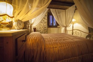 4 slaapkamers, een strijkplank/strijkijzer, reisbedje, gratis wifi