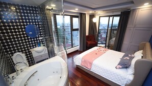 Căn hộ, 2 phòng ngủ | Màn/rèm cản sáng, bàn ủi/dụng cụ ủi quần áo