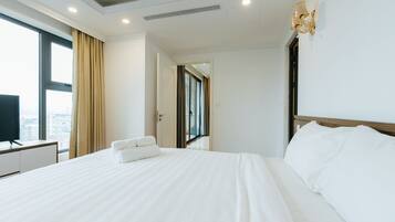 Apartemen, 3 kamar tidur | Didekorasi berbeda-beda, tirai kedap cahaya, dan setrika/meja setrika