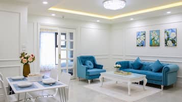 Lägenhet | Individuell inredning, mörkläggningsgardiner och strykjärn/strykbräda