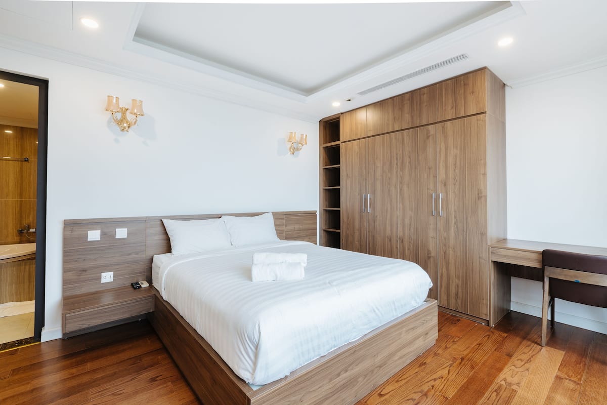 Apartment, 3 Bedrooms | Blackout curtains, iron/ironing board, free WiFi, individually decorated