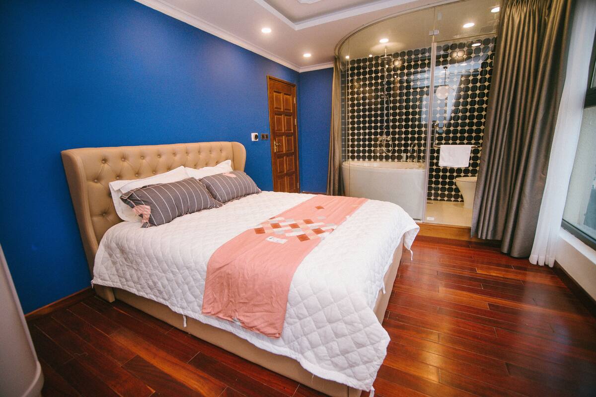 Apartment, 2 Bedrooms | Blackout curtains, iron/ironing board, free WiFi, individually decorated