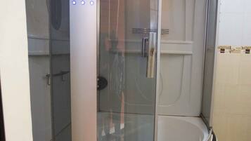 Executive Double Room | Bathroom shower