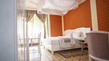 Executive Double Room | Desk, iron/ironing board, bed sheets