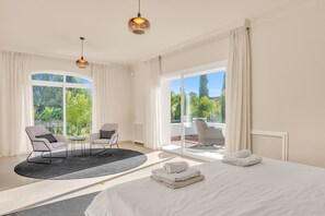 4 bedrooms, in-room safe, iron/ironing board, free WiFi