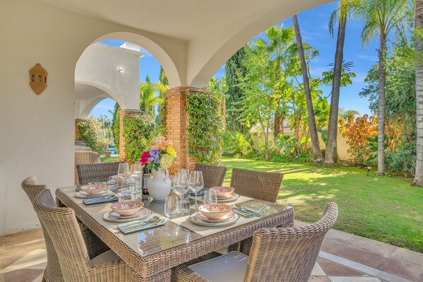 Outdoor dining