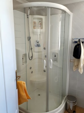 Shower, bidet, towels