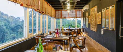 Dagelijks ontbijtbuffet (INR 500 per persoon)