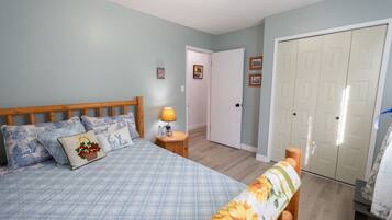 2 bedrooms, desk, travel crib, free WiFi