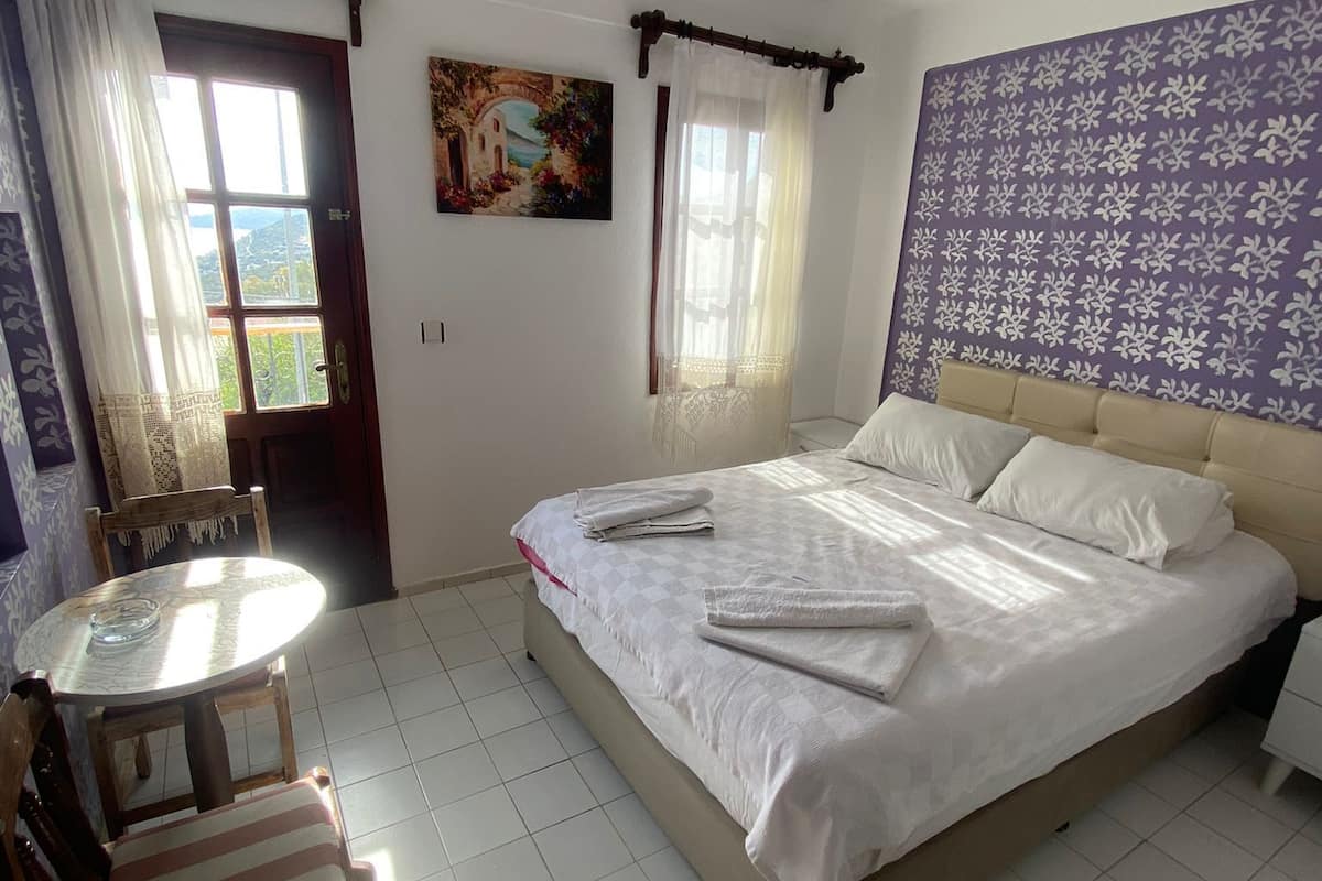 Luxury Double Room, 1 King Bed, Balcony, Sea View