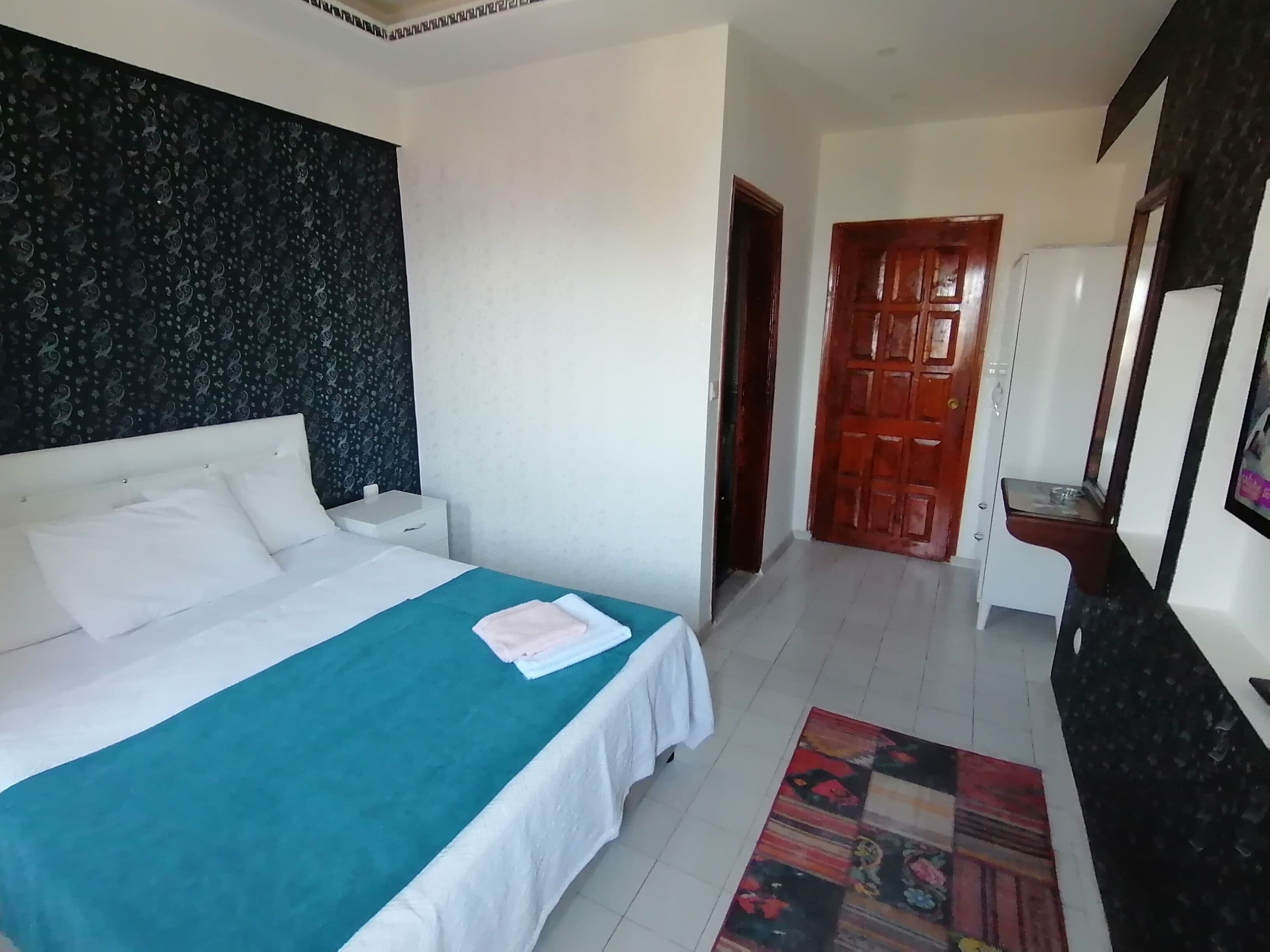 traditional double room, 1 queen bed, non smoking, partial sea view | laptop workspace, free wifi, bed sheets