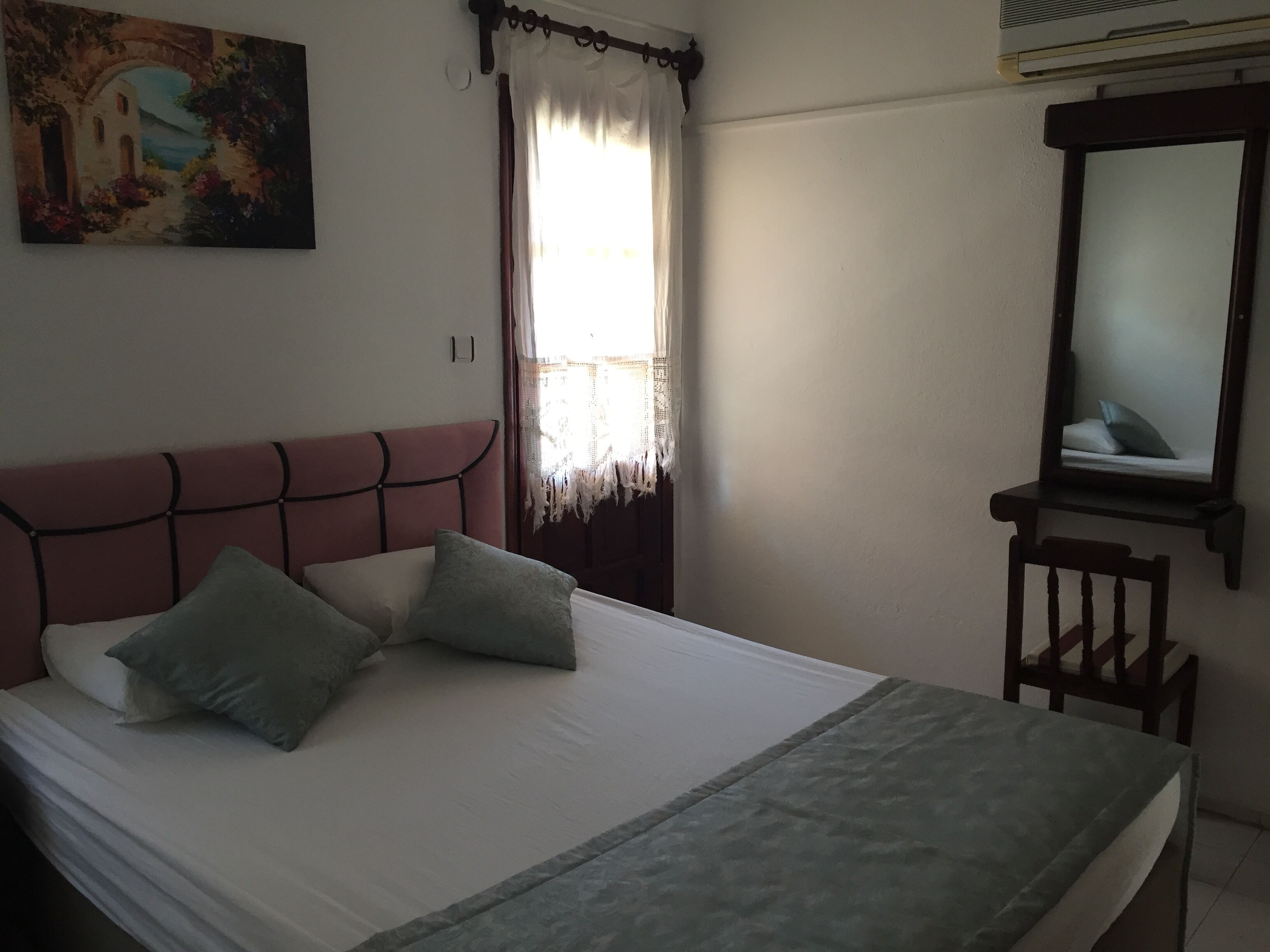 laptop workspace, free wifi, bed sheets