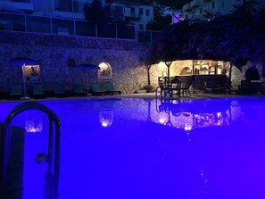 Sæsonbestemt udendørs pool