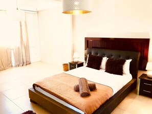 Deluxe Penthouse | Premium bedding, in-room safe, individually decorated - Fortuna Beach (Flic-en-Flac)