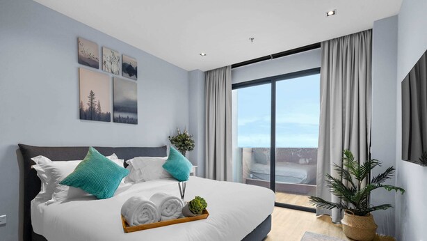 Royal Apartment, 2 Bedrooms - Lumi Tropicana by Plush (Petaling Jaya)