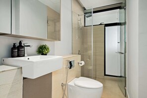 Shower, hair dryer, towels, soap - Lumi Tropicana by Plush (Petaling Jaya)