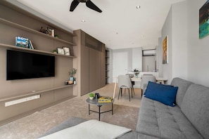 Smart TV, Netflix, streaming services