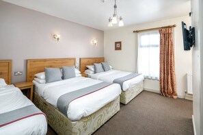 Family Room | Laptop workspace, blackout drapes, iron/ironing board, free WiFi - Comfort Inn Blackpool Gresham (Blackpool)