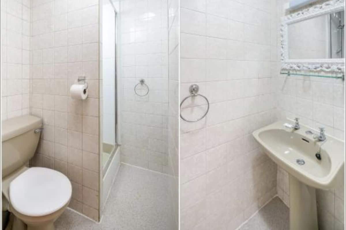 Comfort Double Room | Bathroom | Shower, free toiletries, hair dryer, towels