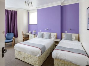 Comfort Triple Room | Laptop workspace, blackout drapes, iron/ironing board, free WiFi - Comfort Inn Blackpool Gresham (Blackpool)